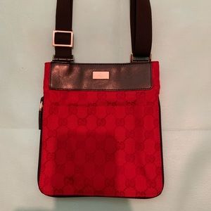 SOLD***Vintage*** Gucci small expandable messenger